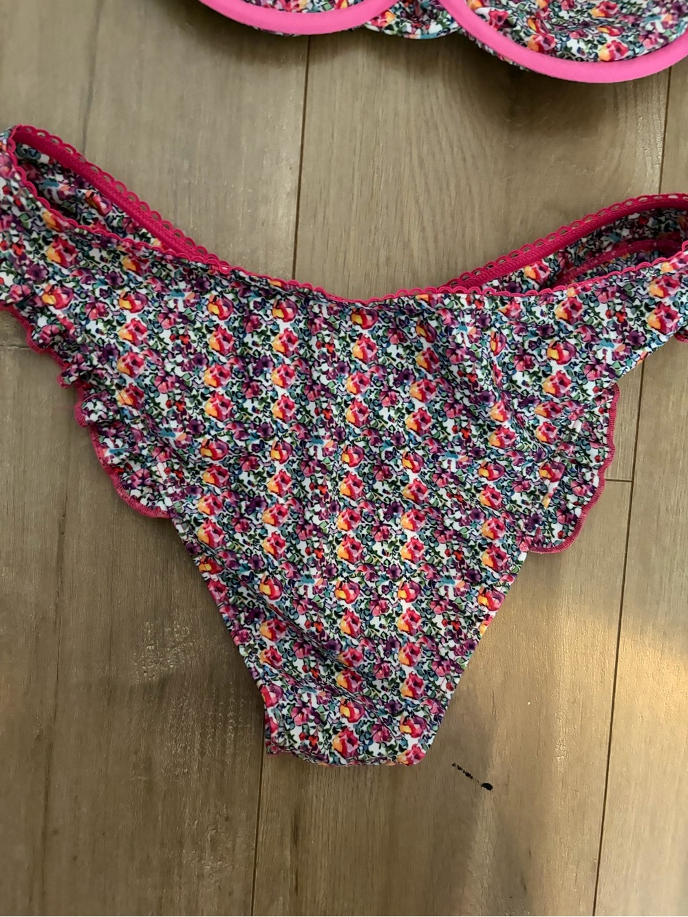 Strawberry milk mob Pink Floral bikini Swim Set - Cute Ruffle Design - Picture 7 of 9
